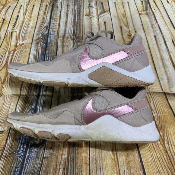 Nike Legend Essential 2 Platinum Violet Trainers Womens Size 8.5 - Picture 4 of 5